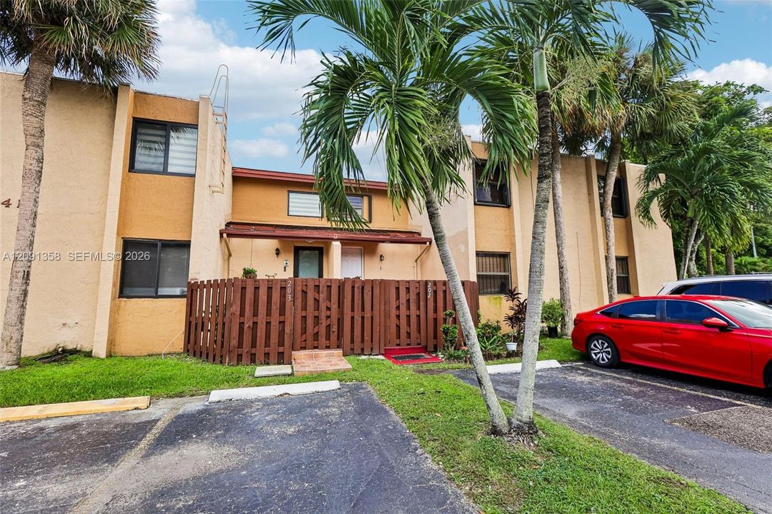 For Sale: $340,000 (3 beds, 2 baths, 1130 Square Feet)