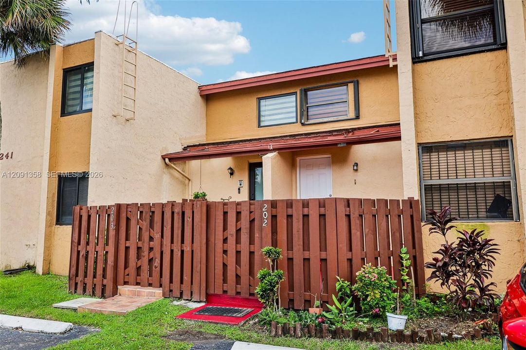 For Sale: $340,000 (3 beds, 2 baths, 1130 Square Feet)