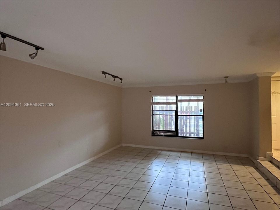 For Sale: $380,000 (3 beds, 2 baths, 1672 Square Feet)