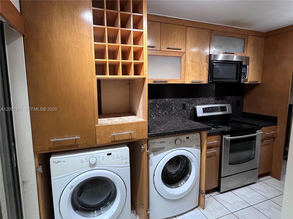 For Sale: $380,000 (3 beds, 2 baths, 1672 Square Feet)