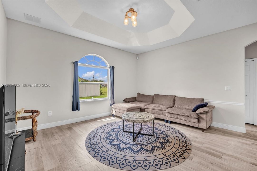 На продажу: $629,000 (5 спален, 3 ванн, 2479 Квадратных фут)
