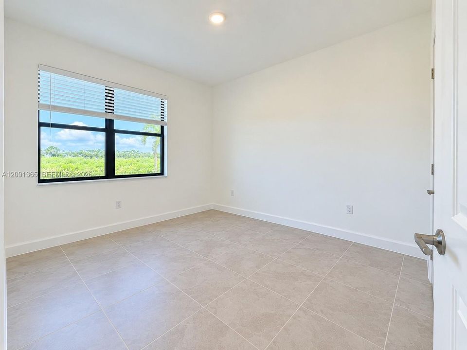 For Rent: $2,400 (3 beds, 2 baths, 1758 Square Feet)