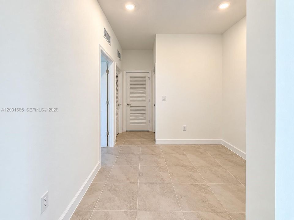 For Rent: $2,400 (3 beds, 2 baths, 1758 Square Feet)