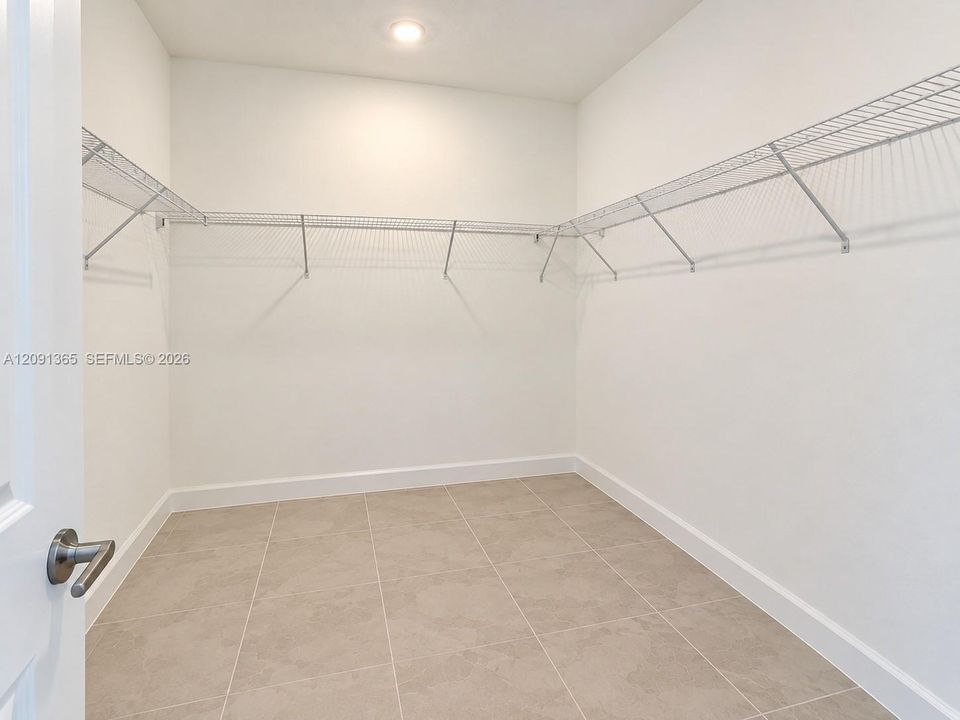 For Rent: $2,400 (3 beds, 2 baths, 1758 Square Feet)