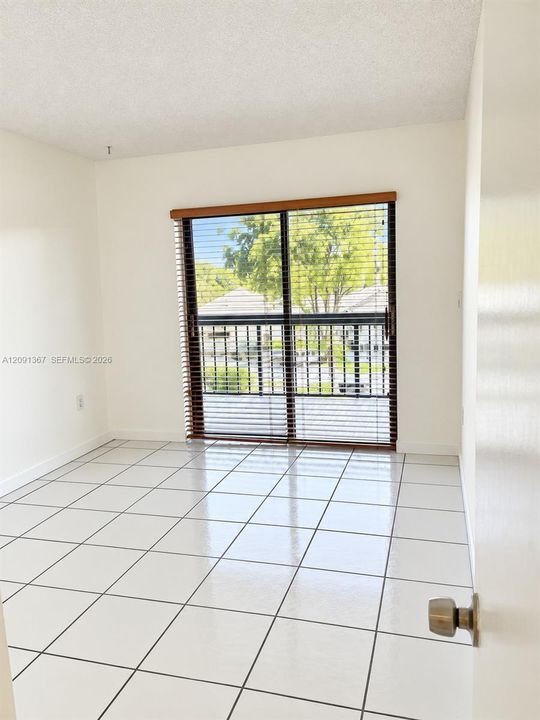 В аренду: $2,300 (2 спален, 2 ванн, 939 Квадратных фут)