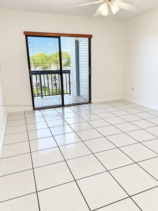 В аренду: $2,300 (2 спален, 2 ванн, 939 Квадратных фут)