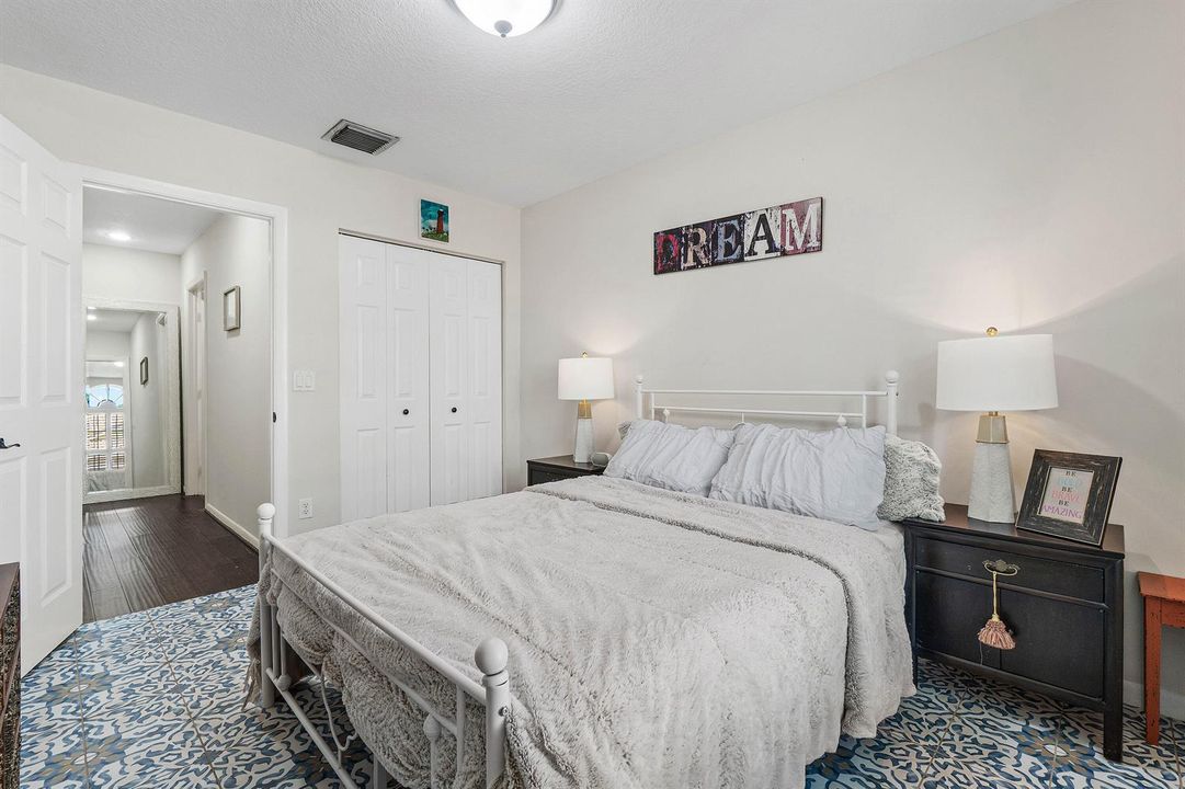 Guest bedroom 1