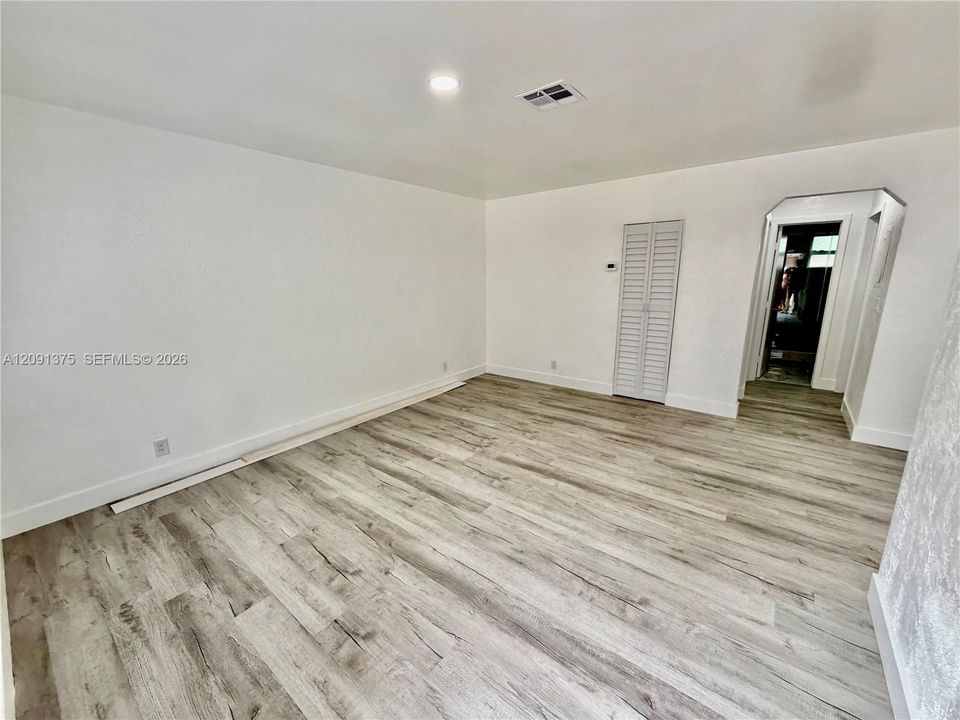 For Rent: $2,500 (2 beds, 1 baths, 800 Square Feet)