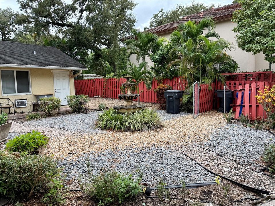 For Rent: $2,500 (2 beds, 1 baths, 800 Square Feet)
