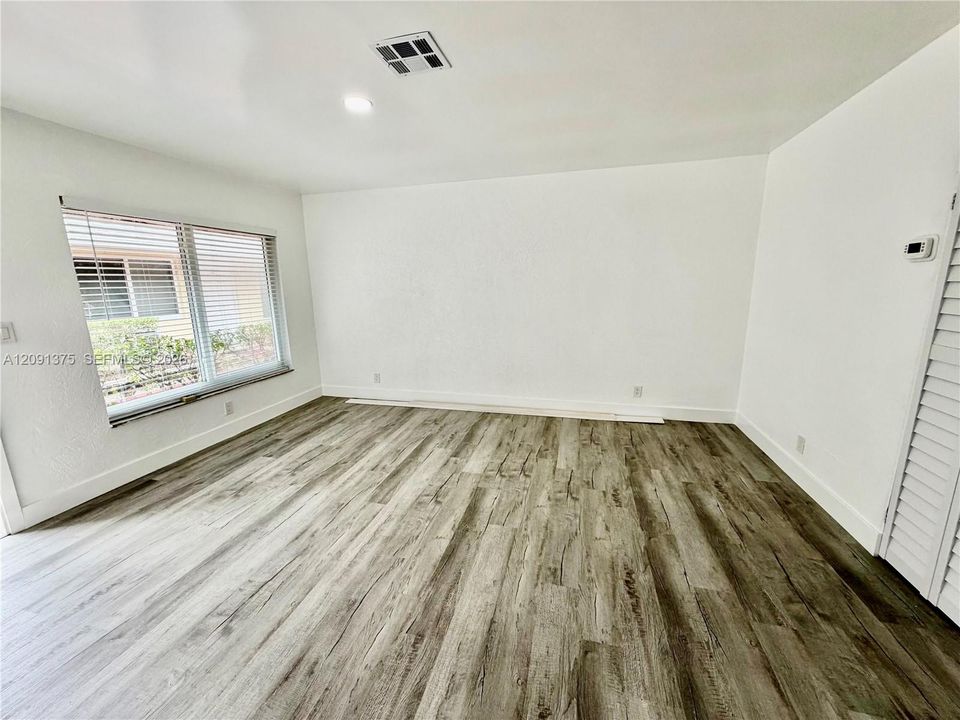 For Rent: $2,500 (2 beds, 1 baths, 800 Square Feet)