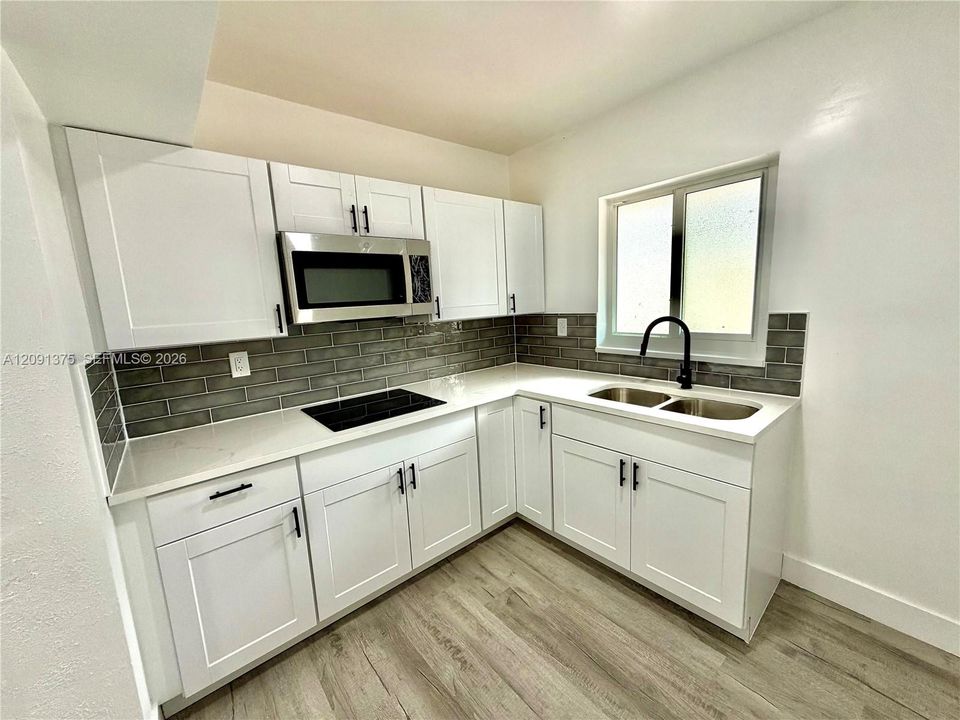 For Rent: $2,500 (2 beds, 1 baths, 800 Square Feet)