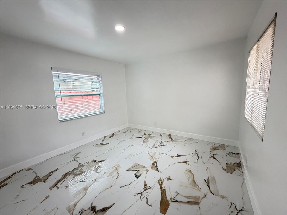 For Rent: $2,500 (2 beds, 1 baths, 800 Square Feet)