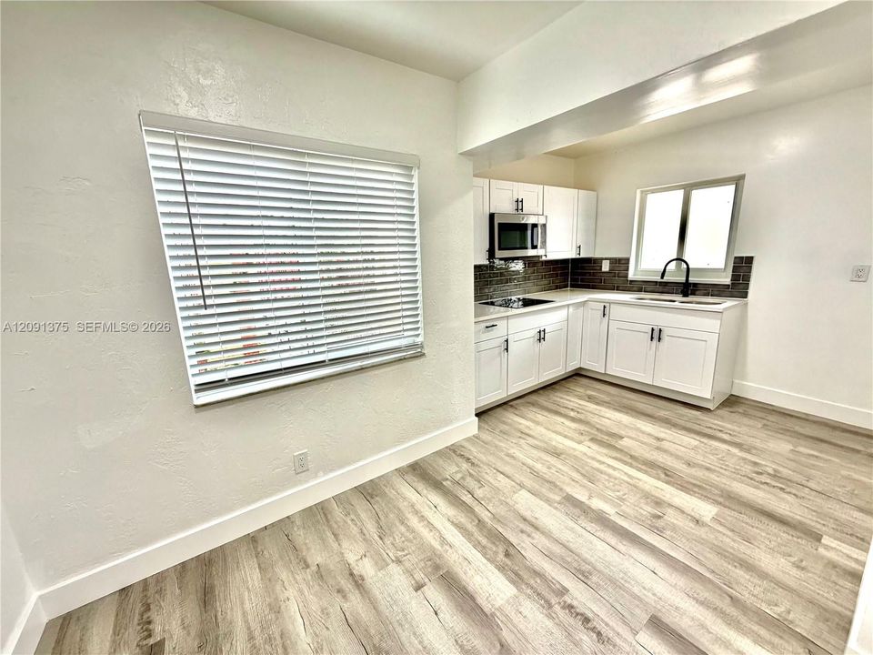 For Rent: $2,500 (2 beds, 1 baths, 800 Square Feet)