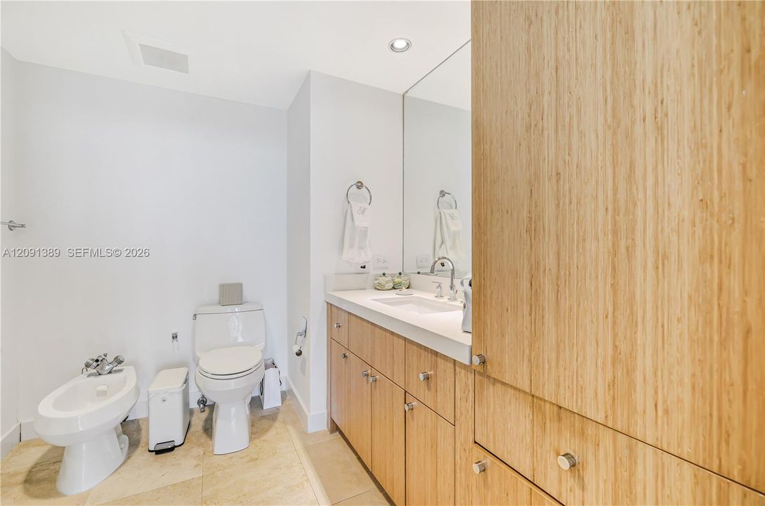 For Rent: $7,300 (1 beds, 1 baths, 1210 Square Feet)