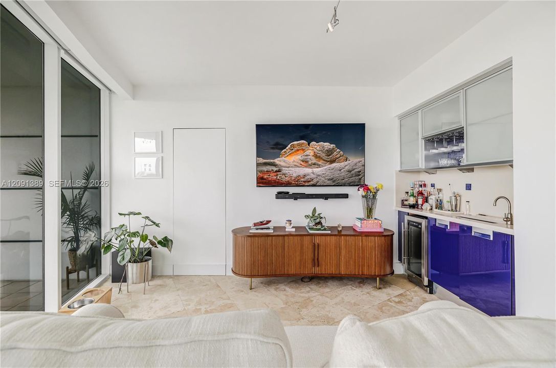 For Rent: $7,300 (1 beds, 1 baths, 1210 Square Feet)