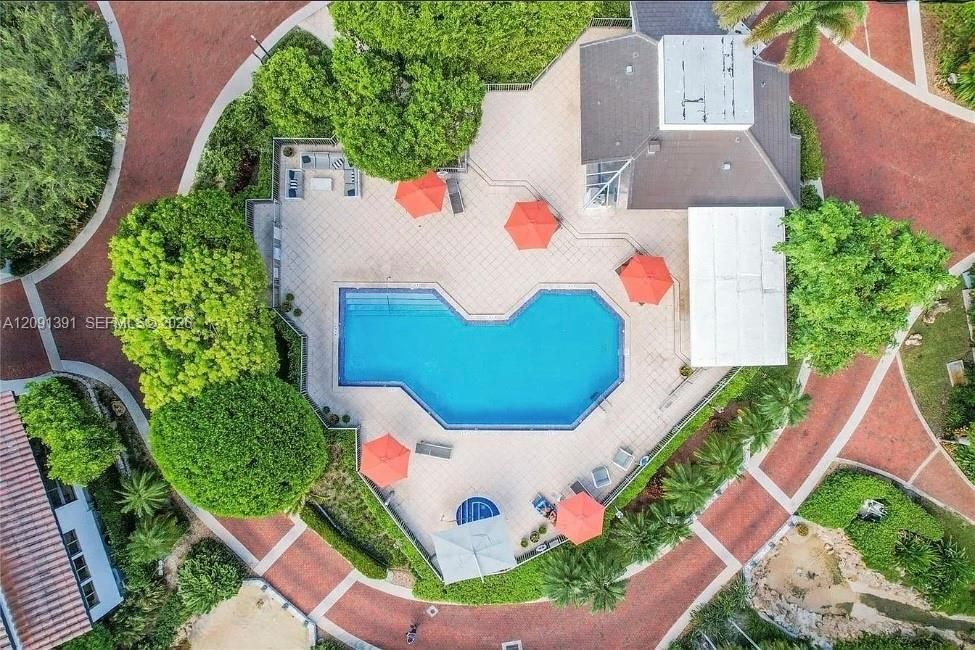 В аренду: $21,900 (6 спален, 5 ванн, 4535 Квадратных фут)