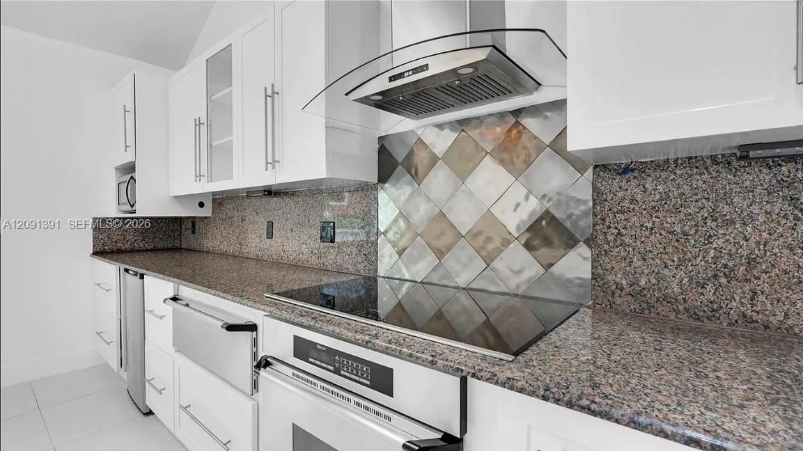 В аренду: $21,900 (6 спален, 5 ванн, 4535 Квадратных фут)