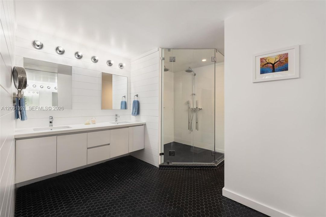 For Sale: $3,950,000 (4 beds, 4 baths, 3250 Square Feet)