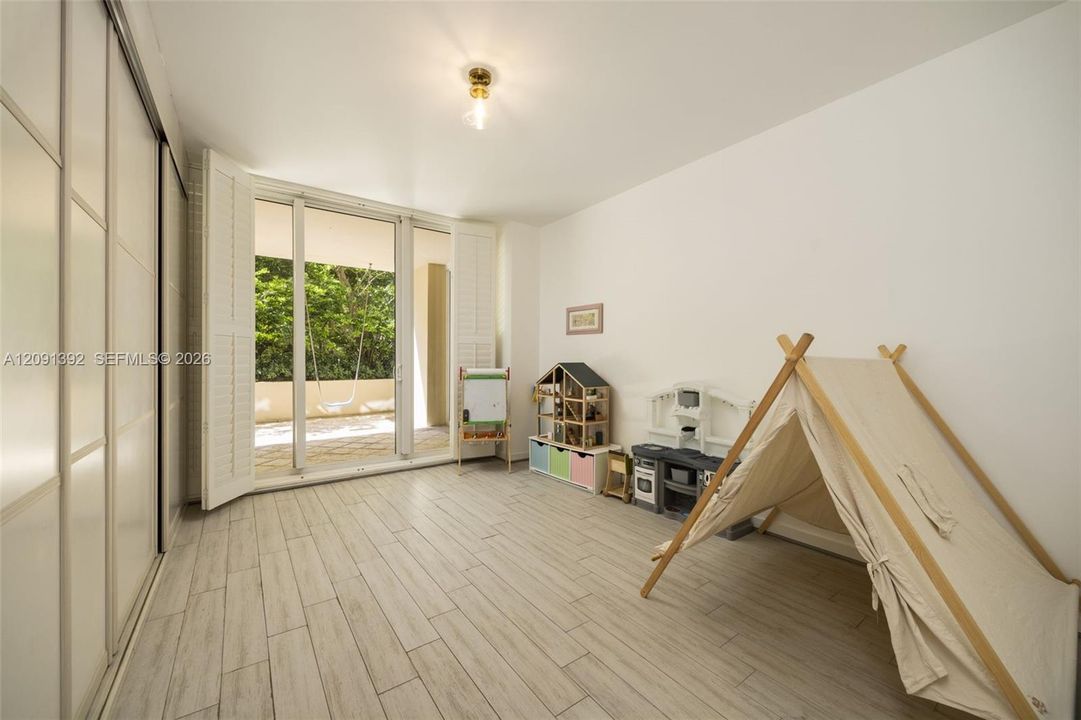 For Sale: $3,950,000 (4 beds, 4 baths, 3250 Square Feet)