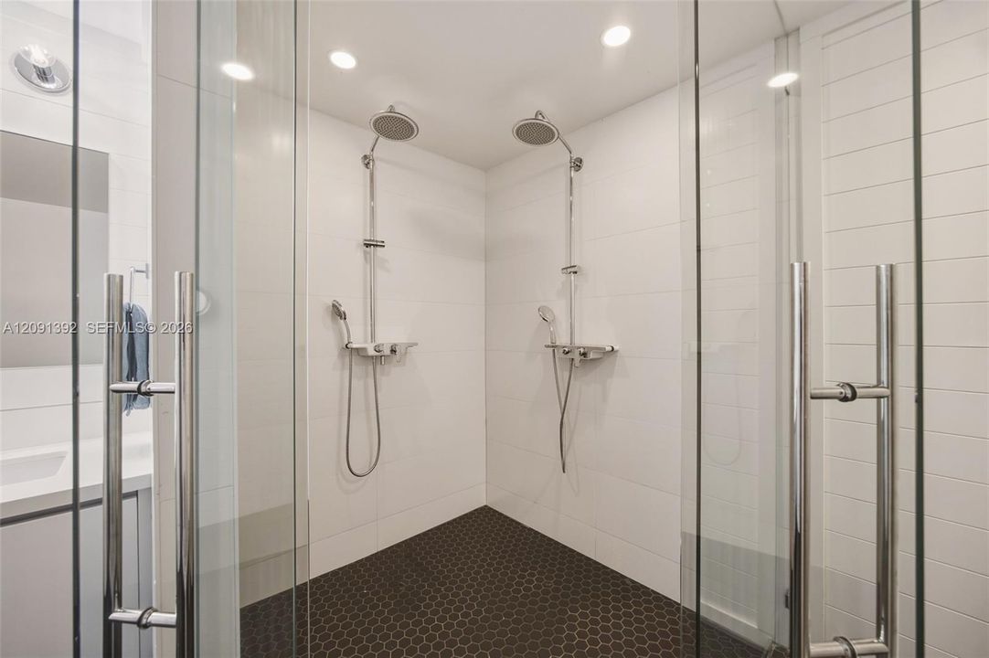For Sale: $3,950,000 (4 beds, 4 baths, 3250 Square Feet)