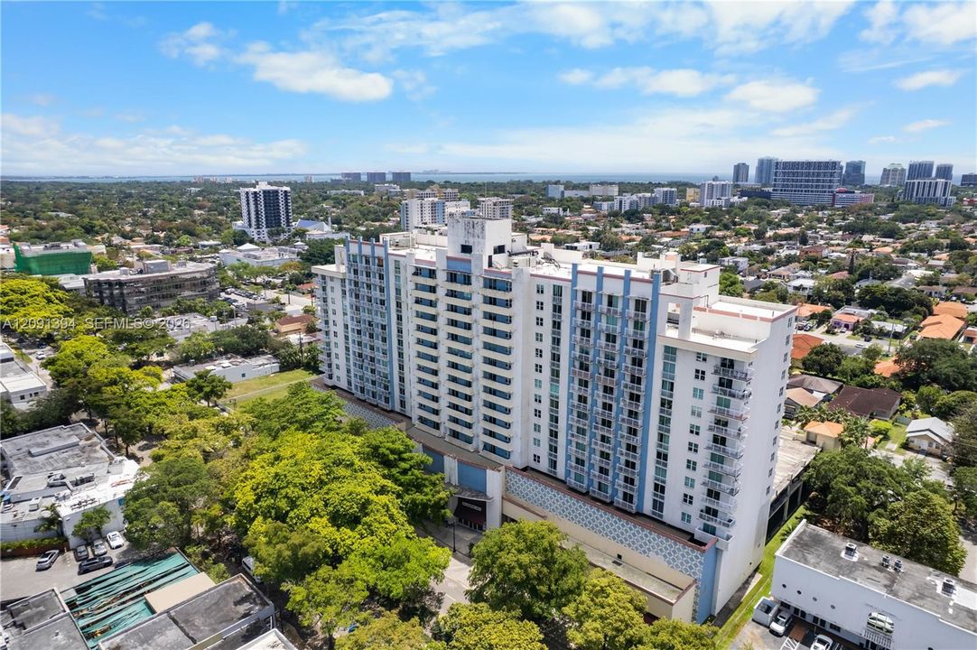 For Sale: $495,000 (2 beds, 2 baths, 1113 Square Feet)