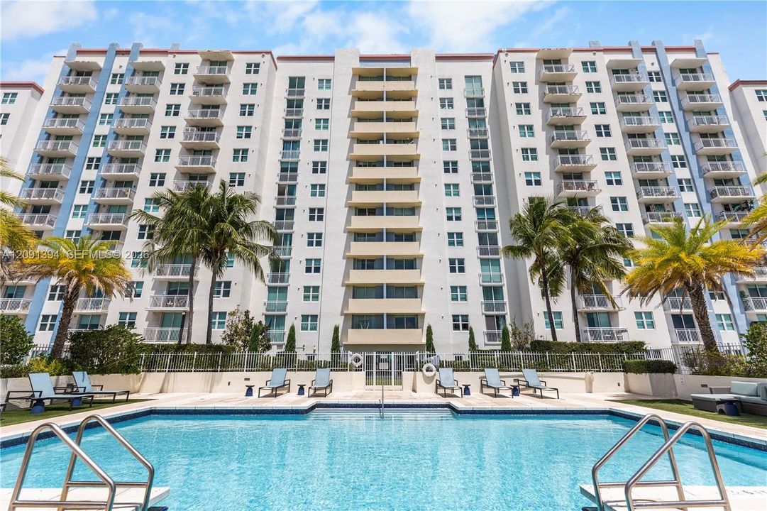 For Sale: $495,000 (2 beds, 2 baths, 1113 Square Feet)