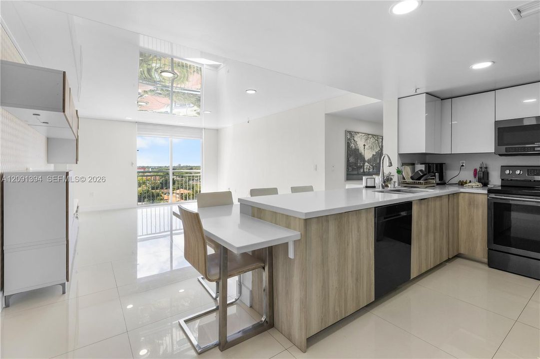 For Sale: $495,000 (2 beds, 2 baths, 1113 Square Feet)