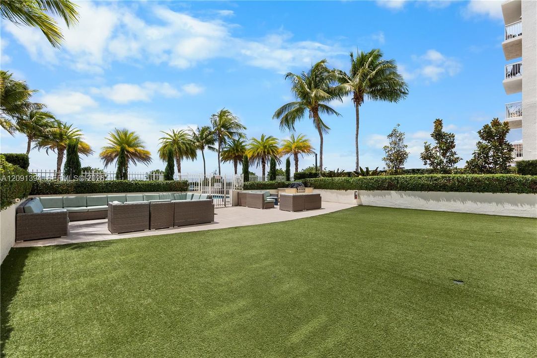 For Sale: $495,000 (2 beds, 2 baths, 1113 Square Feet)