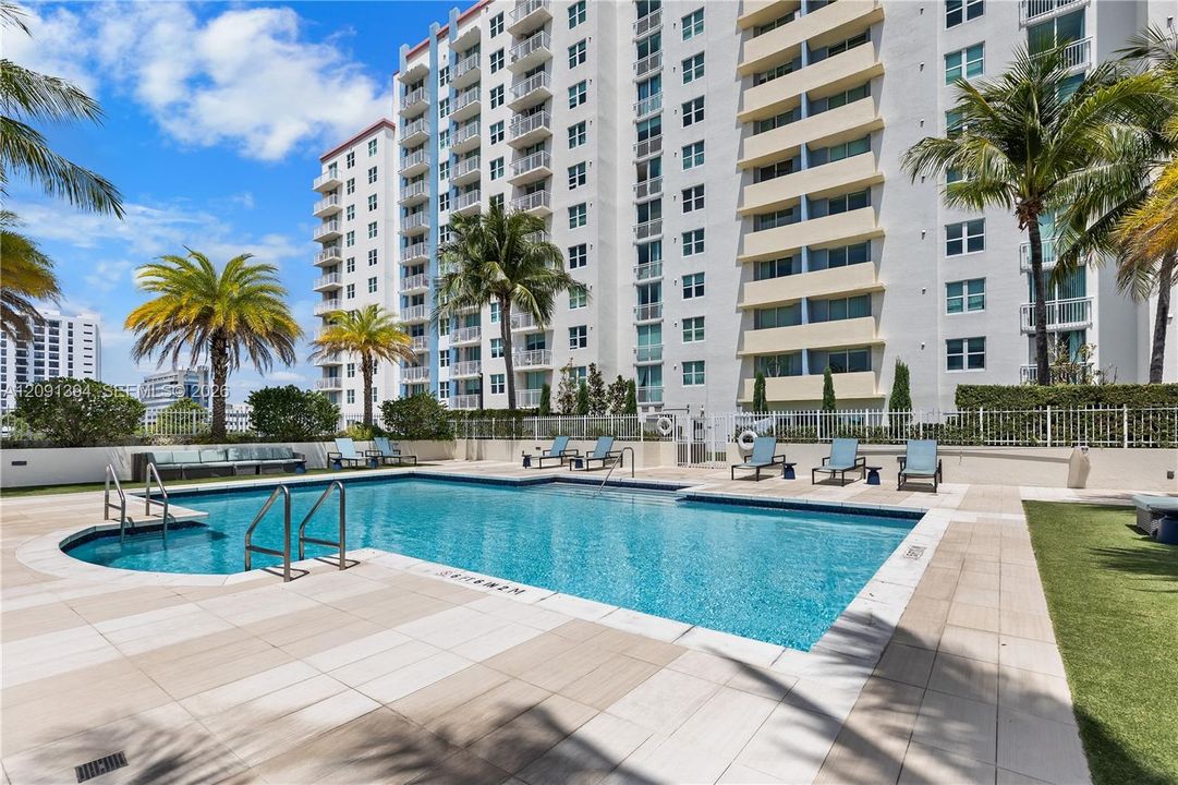 For Sale: $495,000 (2 beds, 2 baths, 1113 Square Feet)