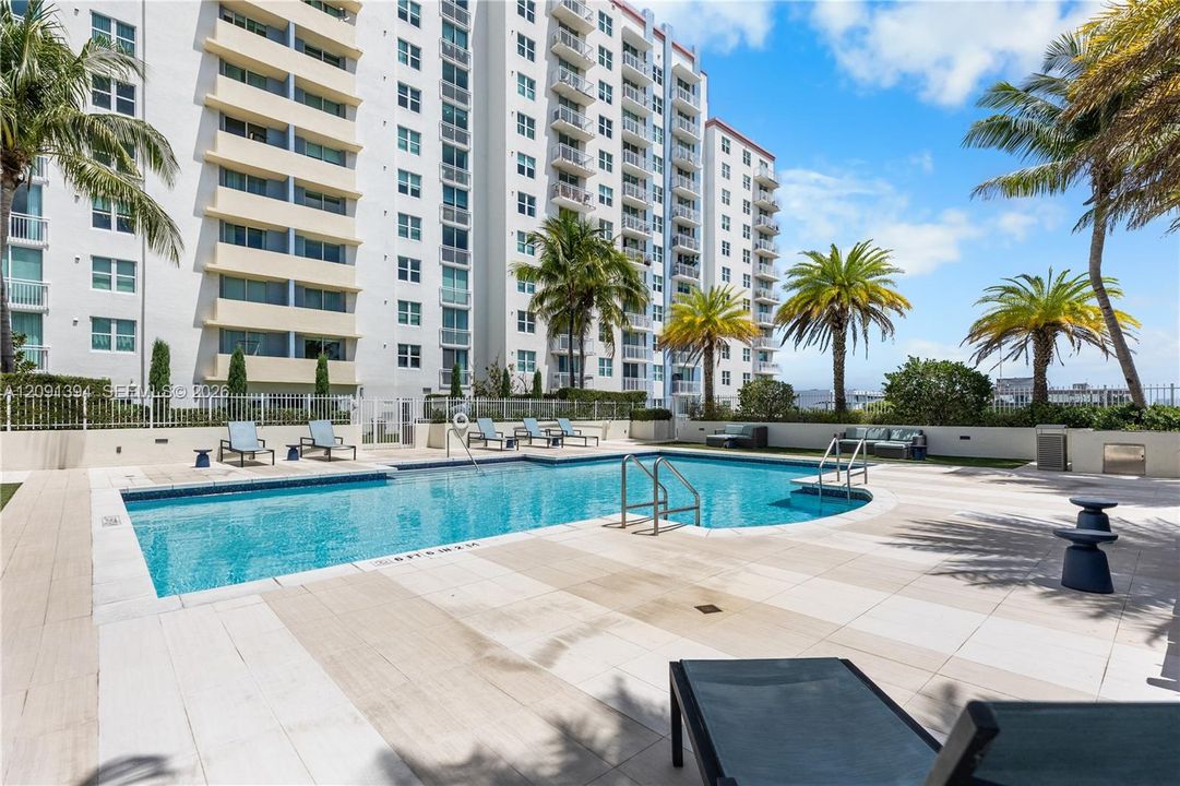 For Sale: $495,000 (2 beds, 2 baths, 1113 Square Feet)