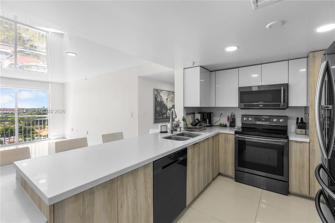 For Sale: $495,000 (2 beds, 2 baths, 1113 Square Feet)