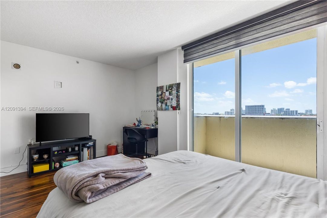 For Sale: $495,000 (2 beds, 2 baths, 1113 Square Feet)