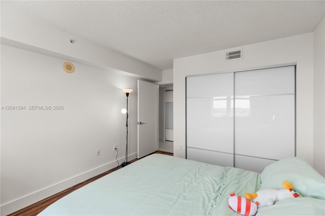 For Sale: $495,000 (2 beds, 2 baths, 1113 Square Feet)