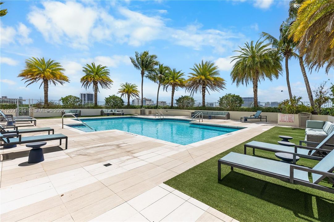 For Sale: $495,000 (2 beds, 2 baths, 1113 Square Feet)