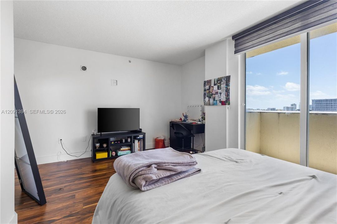 For Sale: $495,000 (2 beds, 2 baths, 1113 Square Feet)