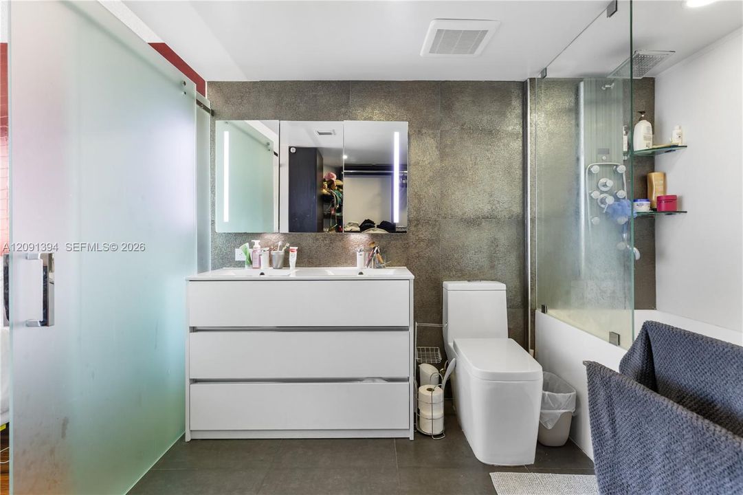 For Sale: $495,000 (2 beds, 2 baths, 1113 Square Feet)
