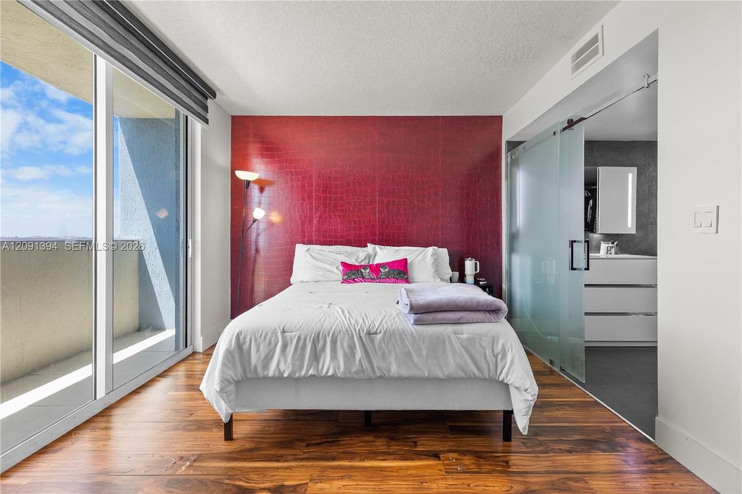 For Sale: $495,000 (2 beds, 2 baths, 1113 Square Feet)