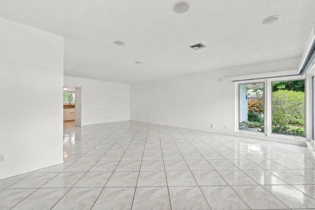 4 Living Room