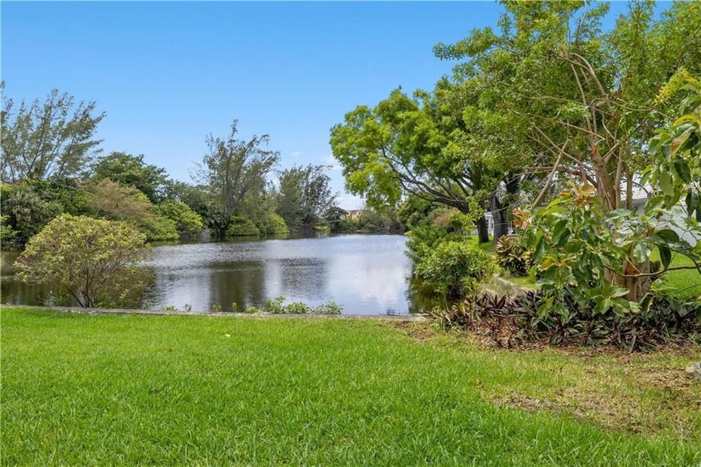 5207 Rear Lake