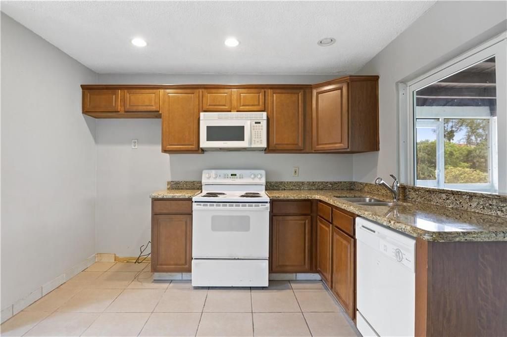 5207 Kitchen 2