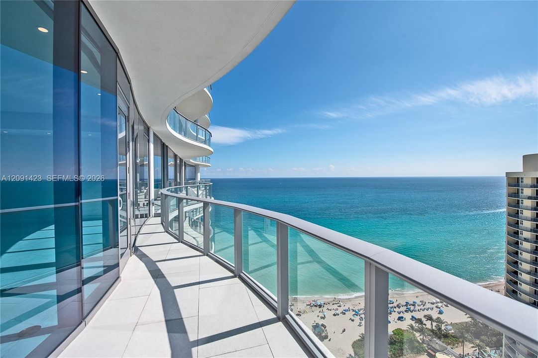 En Venta: $2,690,000 (2 camas, 3 baños, 2070 Pies cuadrados)