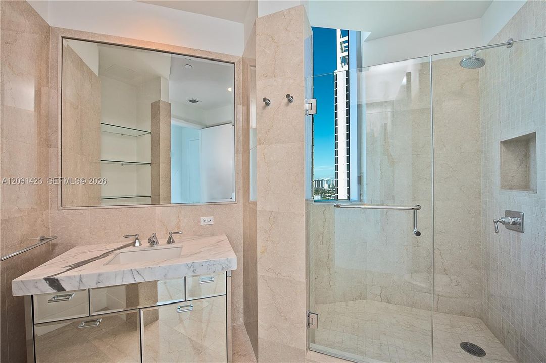 En Venta: $2,690,000 (2 camas, 3 baños, 2070 Pies cuadrados)