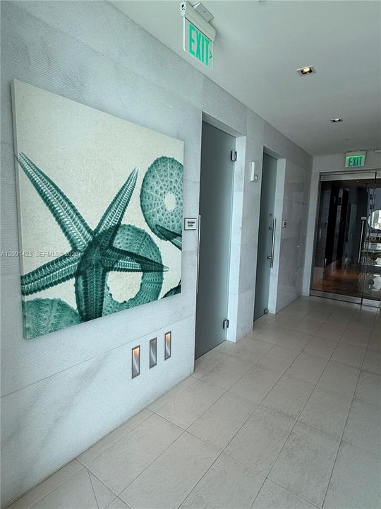 En Venta: $2,690,000 (2 camas, 3 baños, 2070 Pies cuadrados)