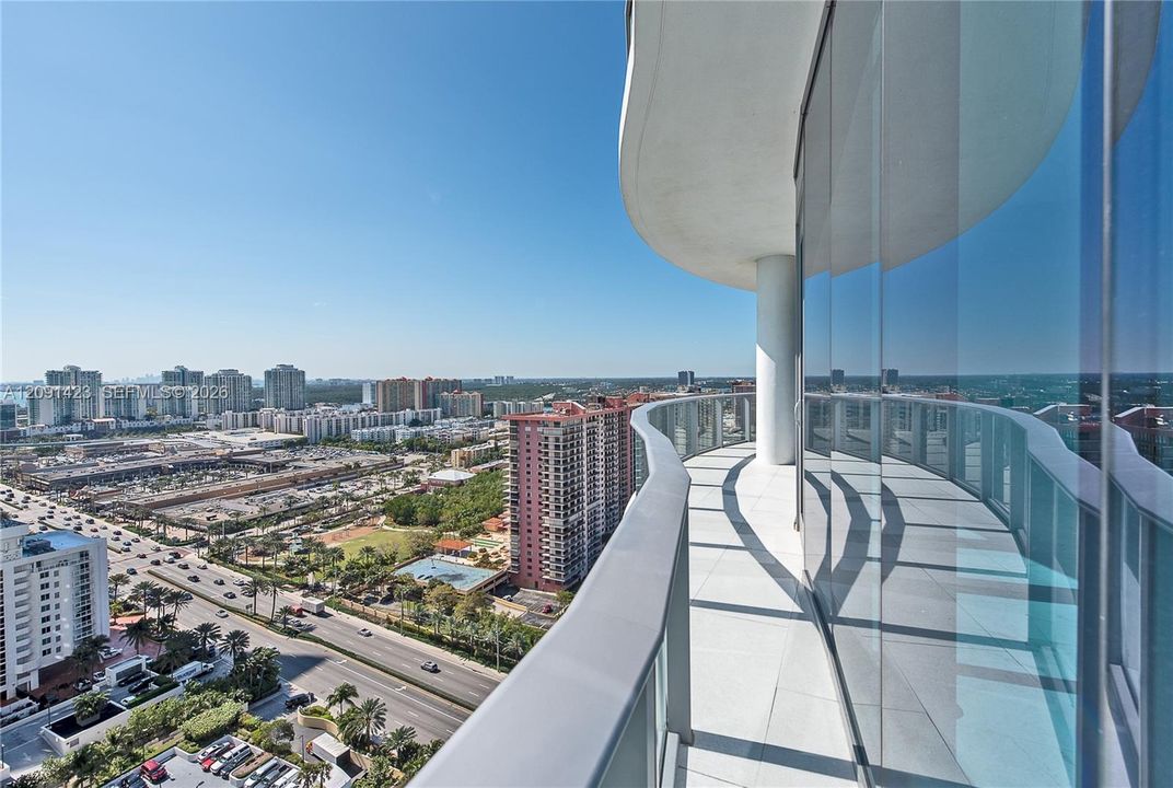 En Venta: $2,690,000 (2 camas, 3 baños, 2070 Pies cuadrados)