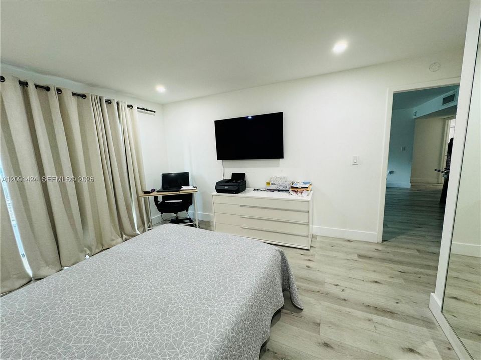 For Sale: $284,900 (3 beds, 2 baths, 1278 Square Feet)