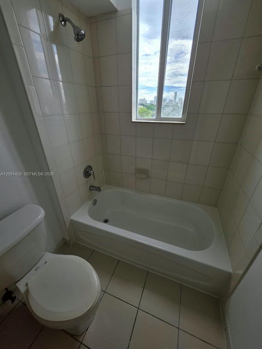 For Sale: $305,000 (2 beds, 2 baths, 892 Square Feet)
