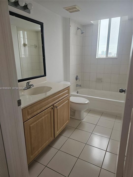 For Sale: $305,000 (2 beds, 2 baths, 892 Square Feet)