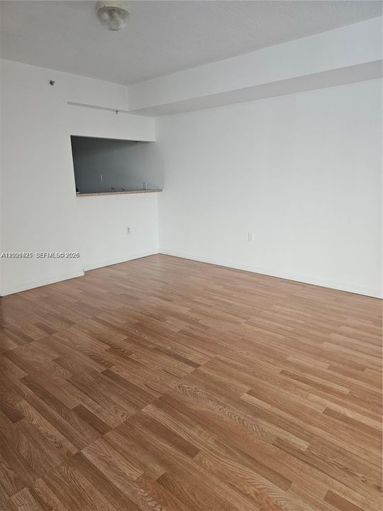 For Sale: $305,000 (2 beds, 2 baths, 892 Square Feet)