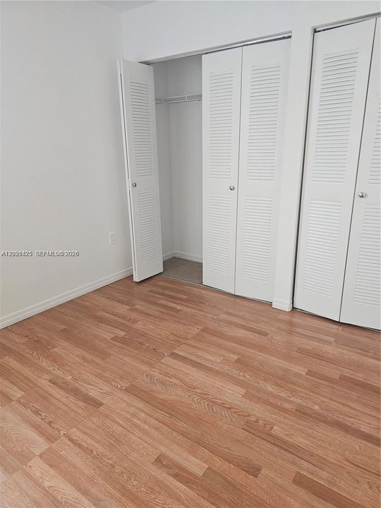 For Sale: $305,000 (2 beds, 2 baths, 892 Square Feet)