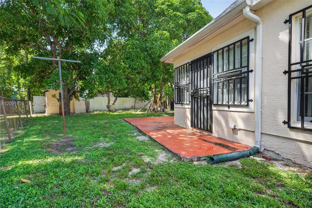На продажу: $639,000 (2 спален, 1 ванн, 1769 Квадратных фут)